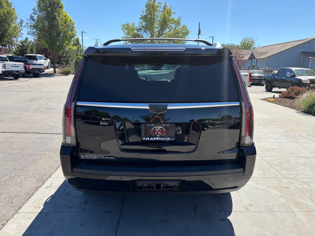 Used 2018 Cadillac Escalade Luxury AWD/4WD image 11