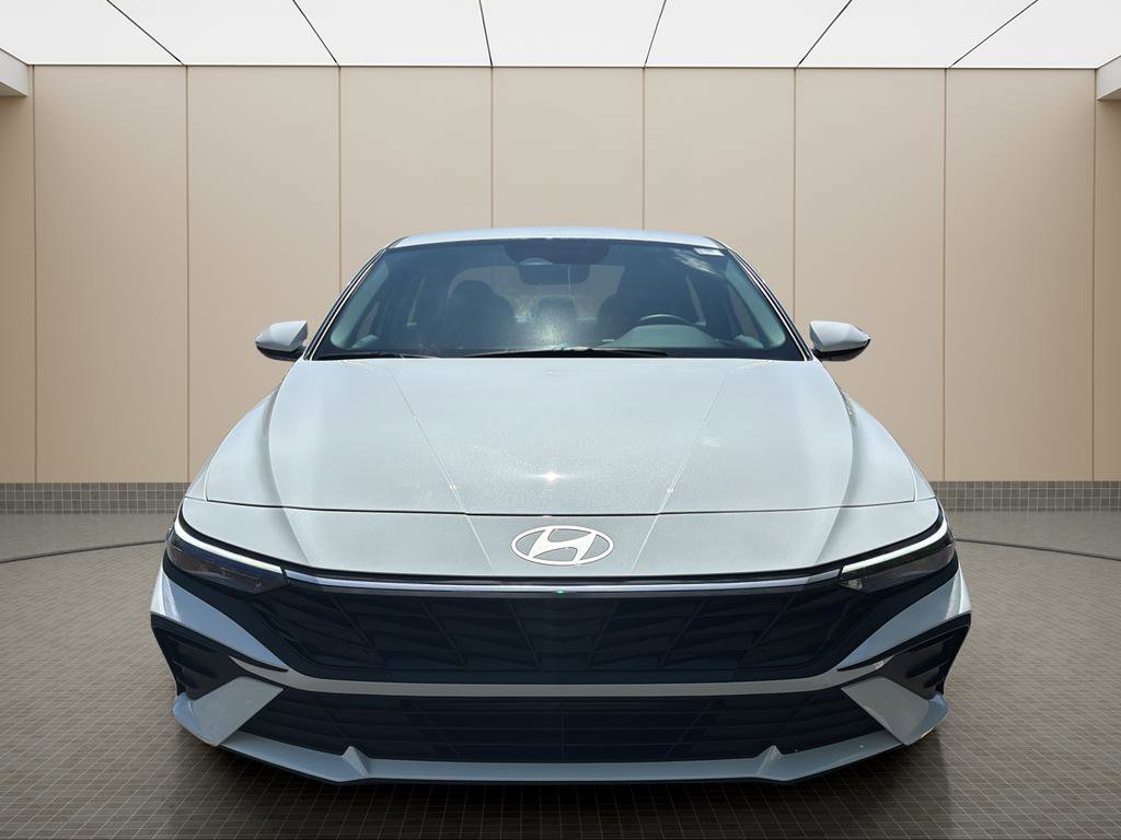 Used 2025 Hyundai Elantra SE FWD image 8