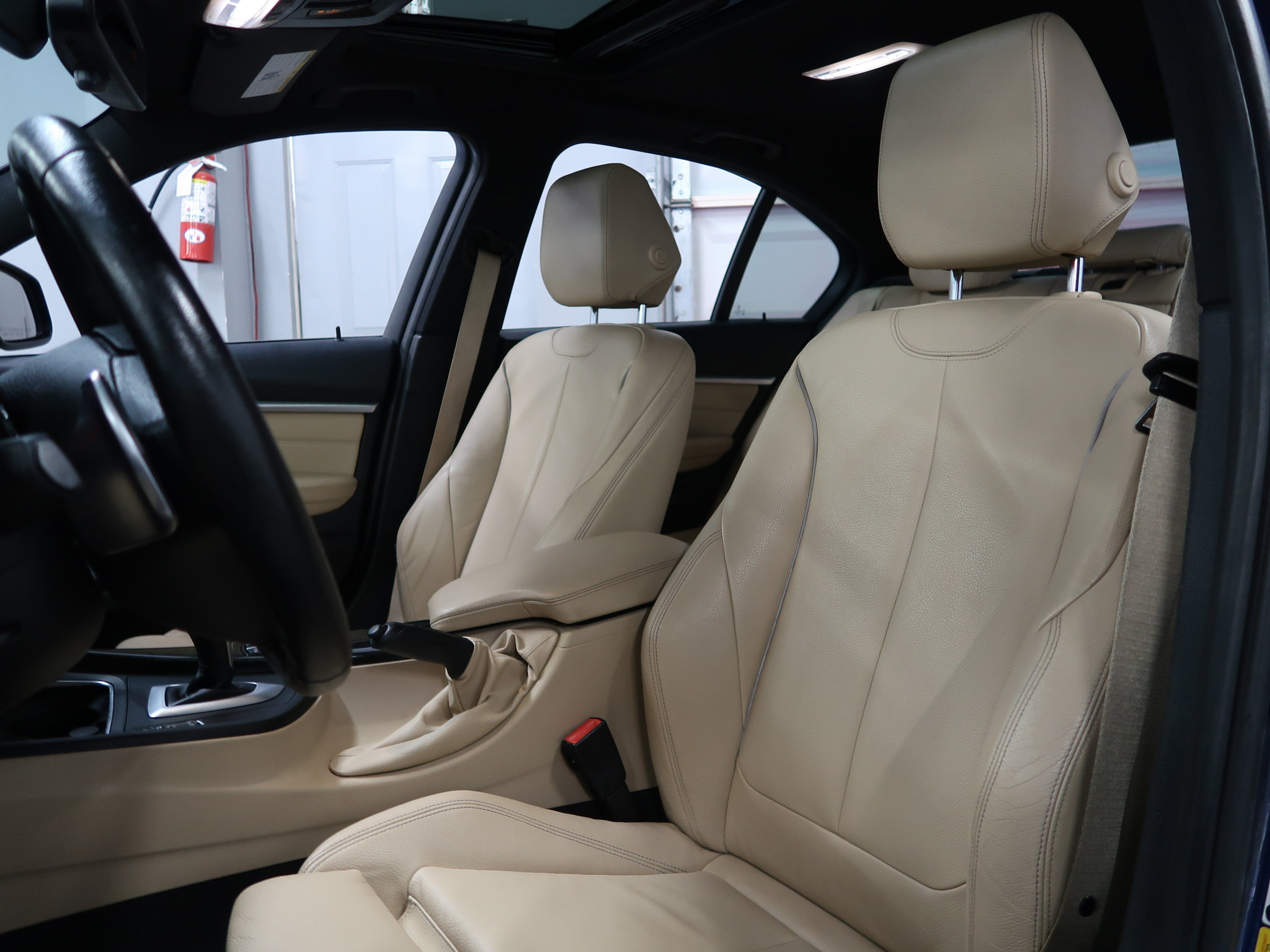 Used 2018 BMW 330i Sedan RWD image 12