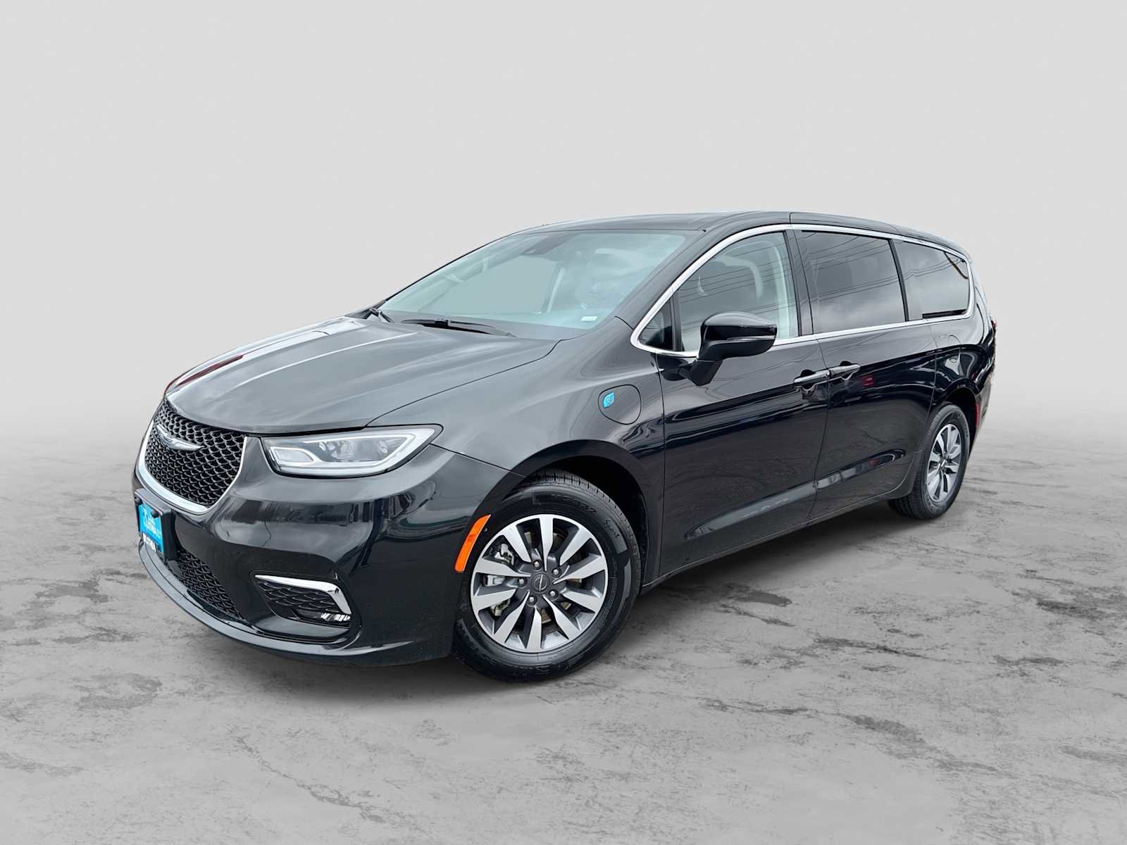 Certified 2023 Chrysler Pacifica Touring-L FWD image 1