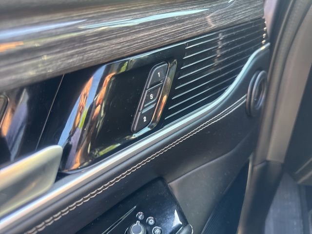 Used 2022 Jeep Wagoneer Series II w/ Premium Group I AWD/4WD image 10