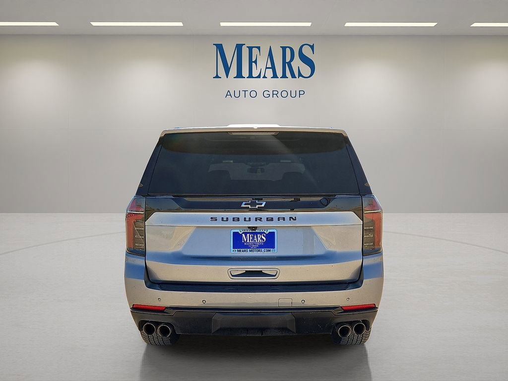 Used 2025 Chevrolet Suburban Z71 image 4