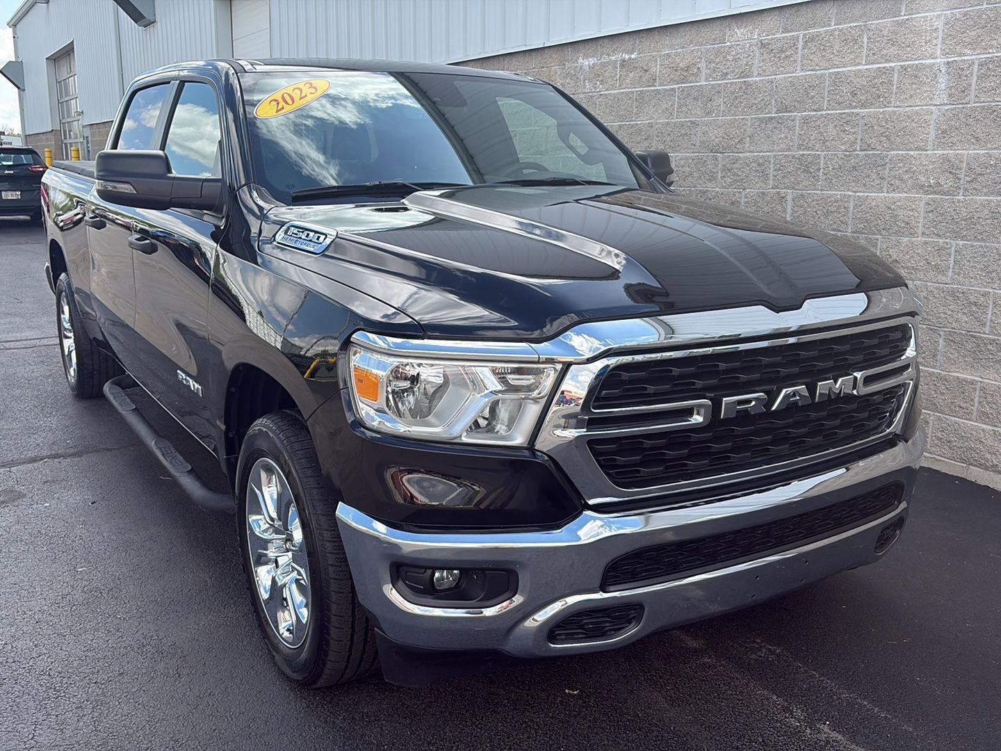 Used 2023 RAM 1500 Big Horn AWD/4WD image 2