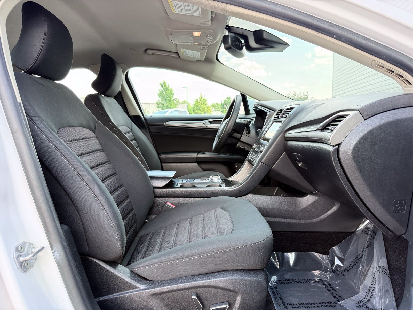 Used 2019 Ford Fusion SE FWD image 18