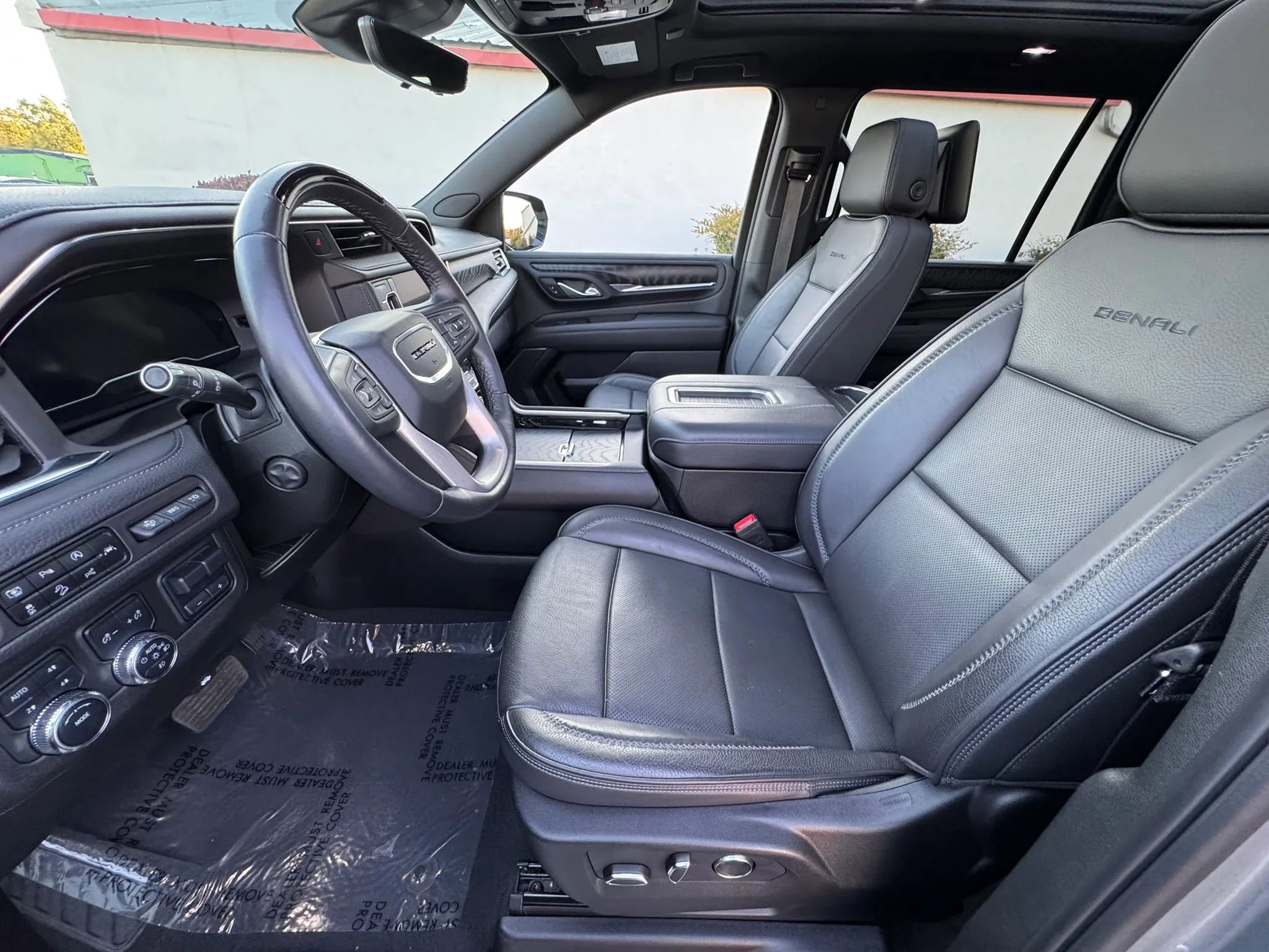 Used 2024 GMC Yukon XL Denali w/ Advanced Technology Package image 11