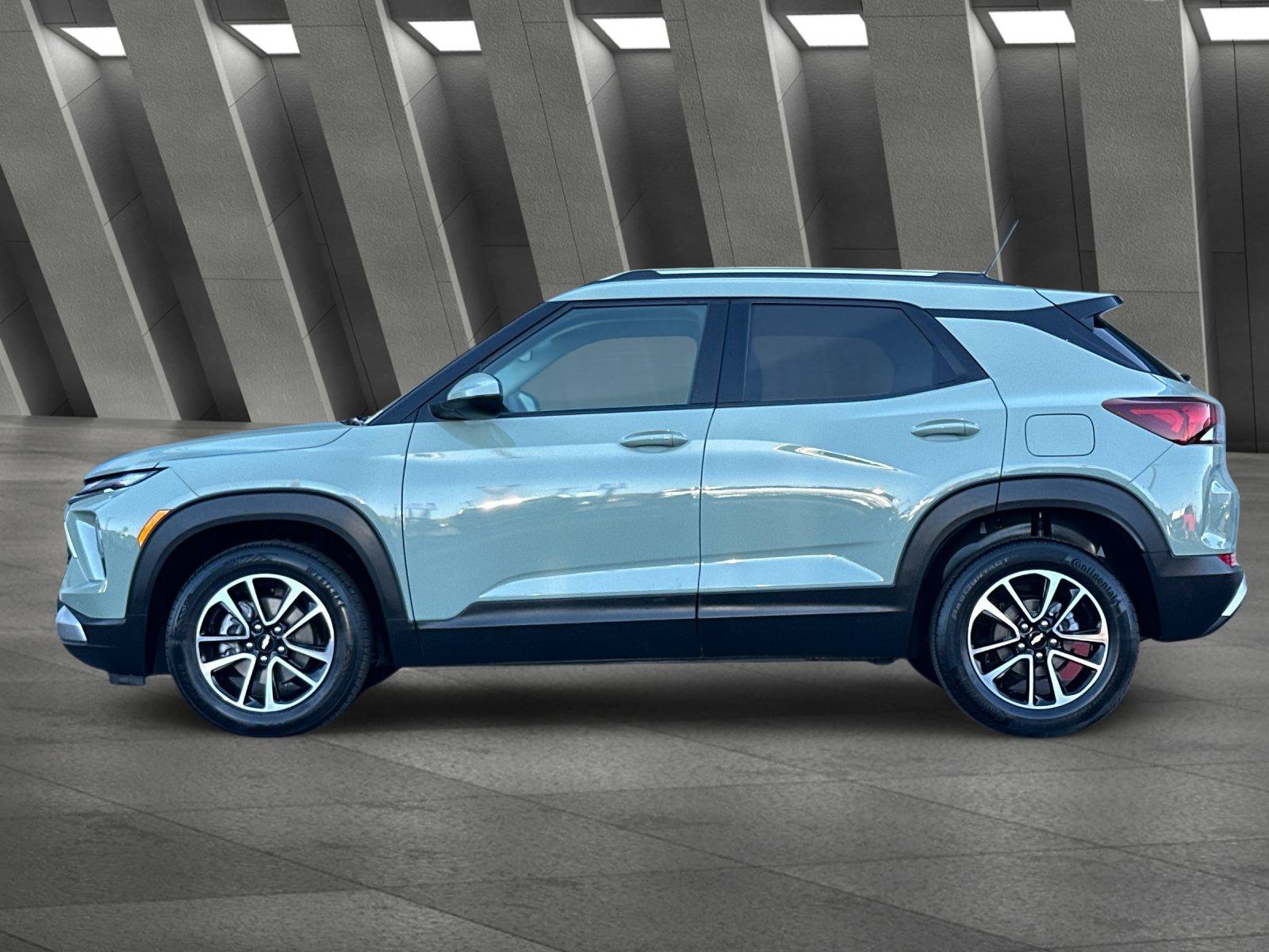 Used 2025 Chevrolet TrailBlazer LT FWD image 7