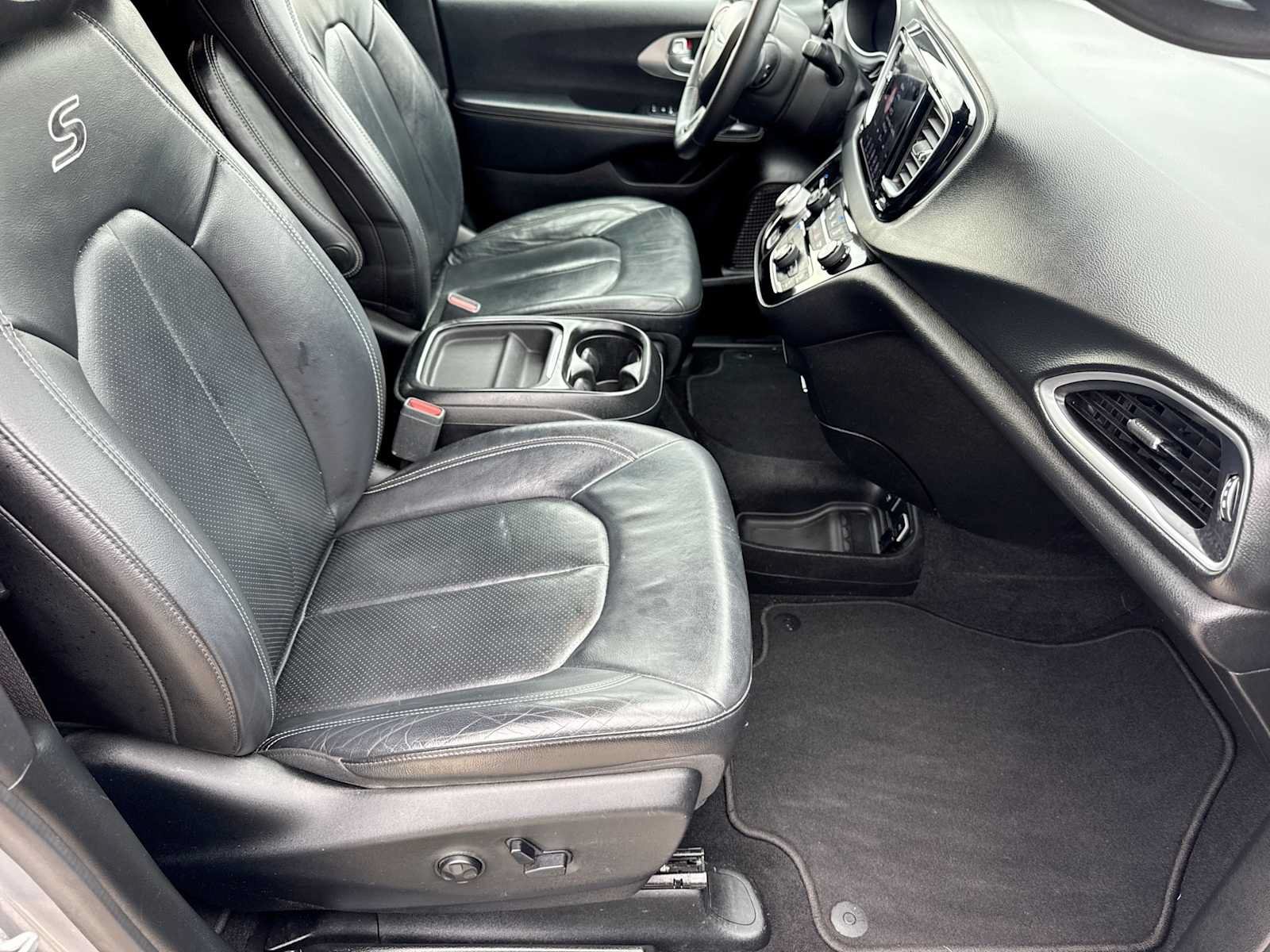 Used 2018 Chrysler Pacifica Touring-L w/ Advanced Safetytec Group FWD image 22