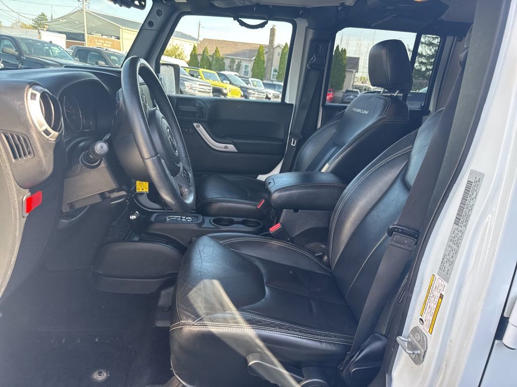 Used 2016 Jeep Wrangler Unlimited Rubicon AWD/4WD image 2