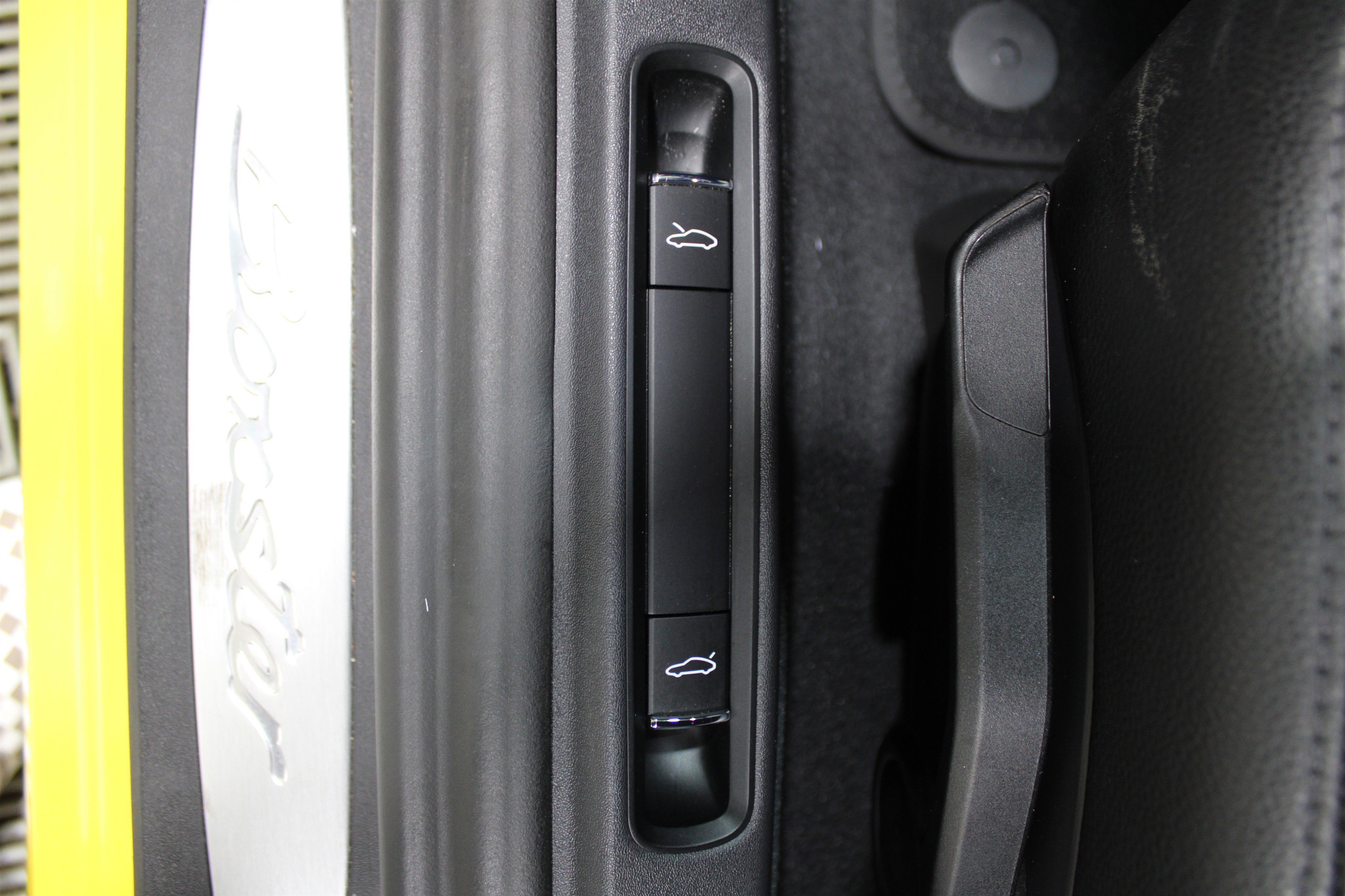 Used 2023 Porsche 718 Boxster w/ Sport Chrono Package image 5