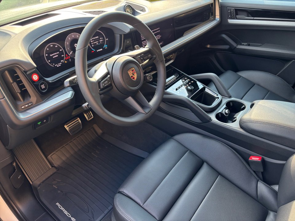New 2025 Porsche Cayenne S AWD/4WD image 4