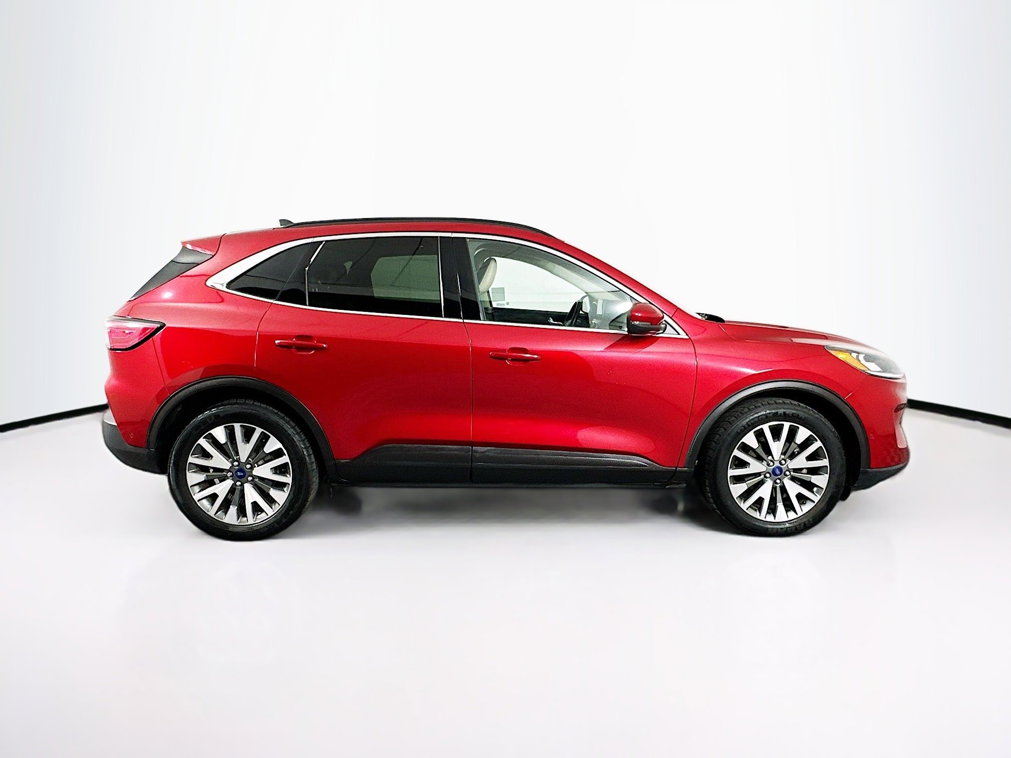 Used 2020 Ford Escape Titanium image 10