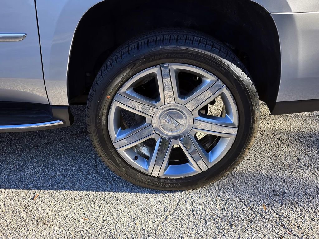 Used 2019 Cadillac Escalade ESV Luxury image 8