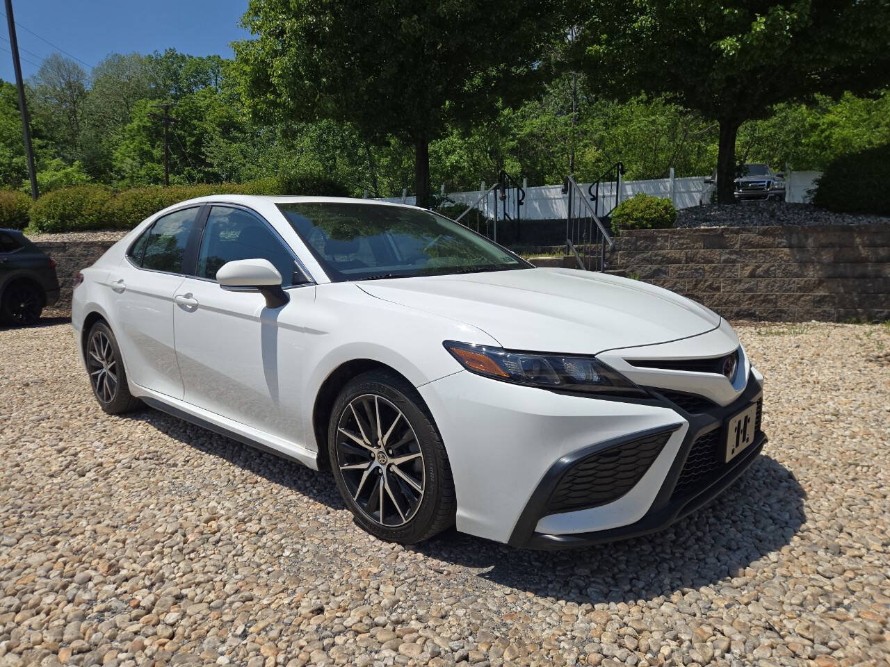 Used 2022 Toyota Camry SE w/ Cold Weather Package AWD/4WD image 1