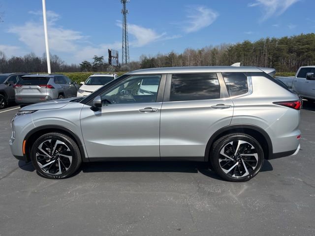 Used 2024 Mitsubishi Outlander SE Black Edition image 11