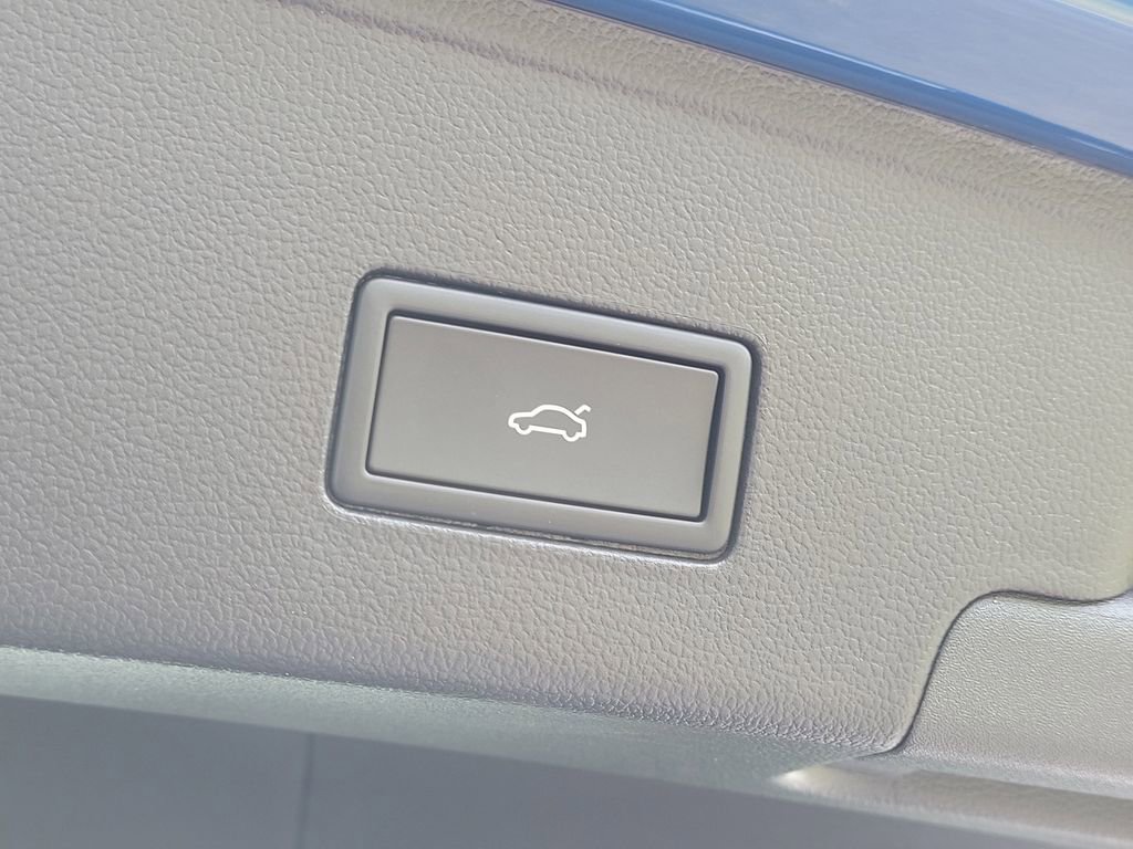 New 2026 Volkswagen Atlas Cross Sport SE image 7