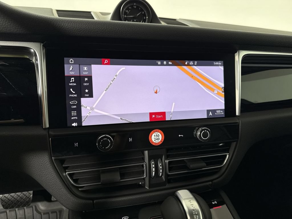 New 2026 Porsche Macan AWD/4WD image 27
