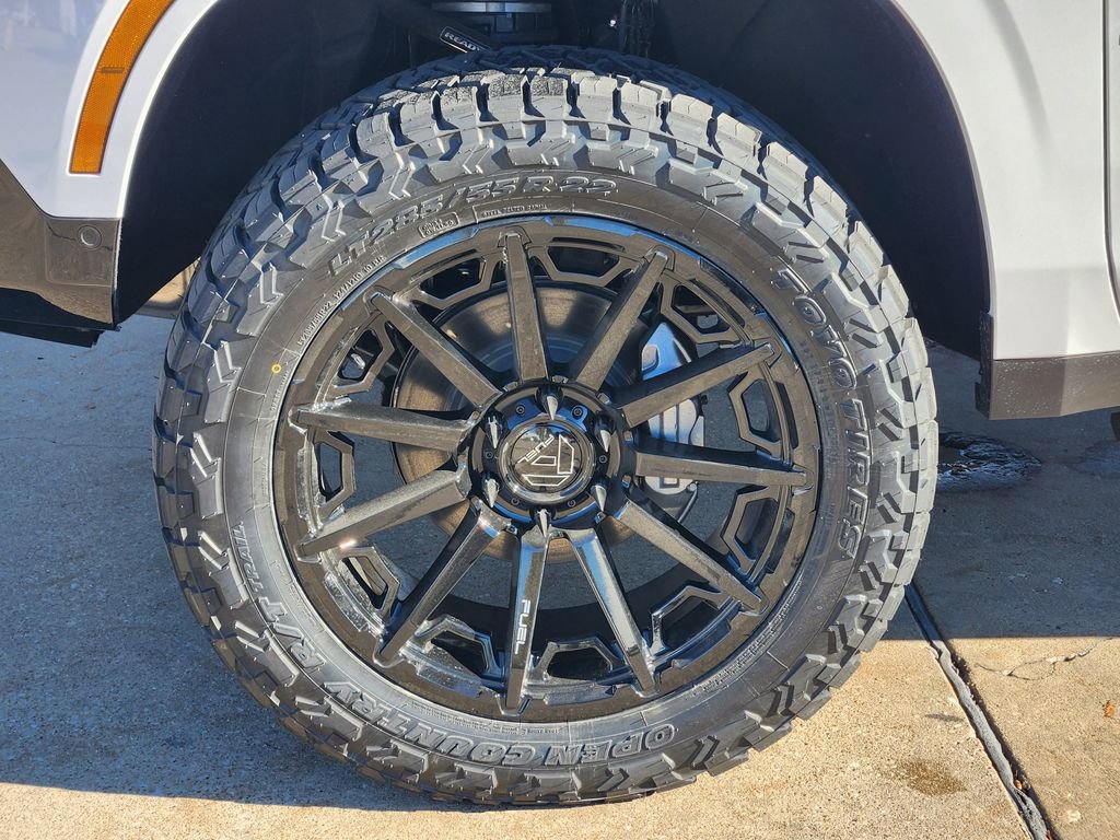 New 2026 GMC Yukon AT4 w/ LPO, Floor Liner Package image 7