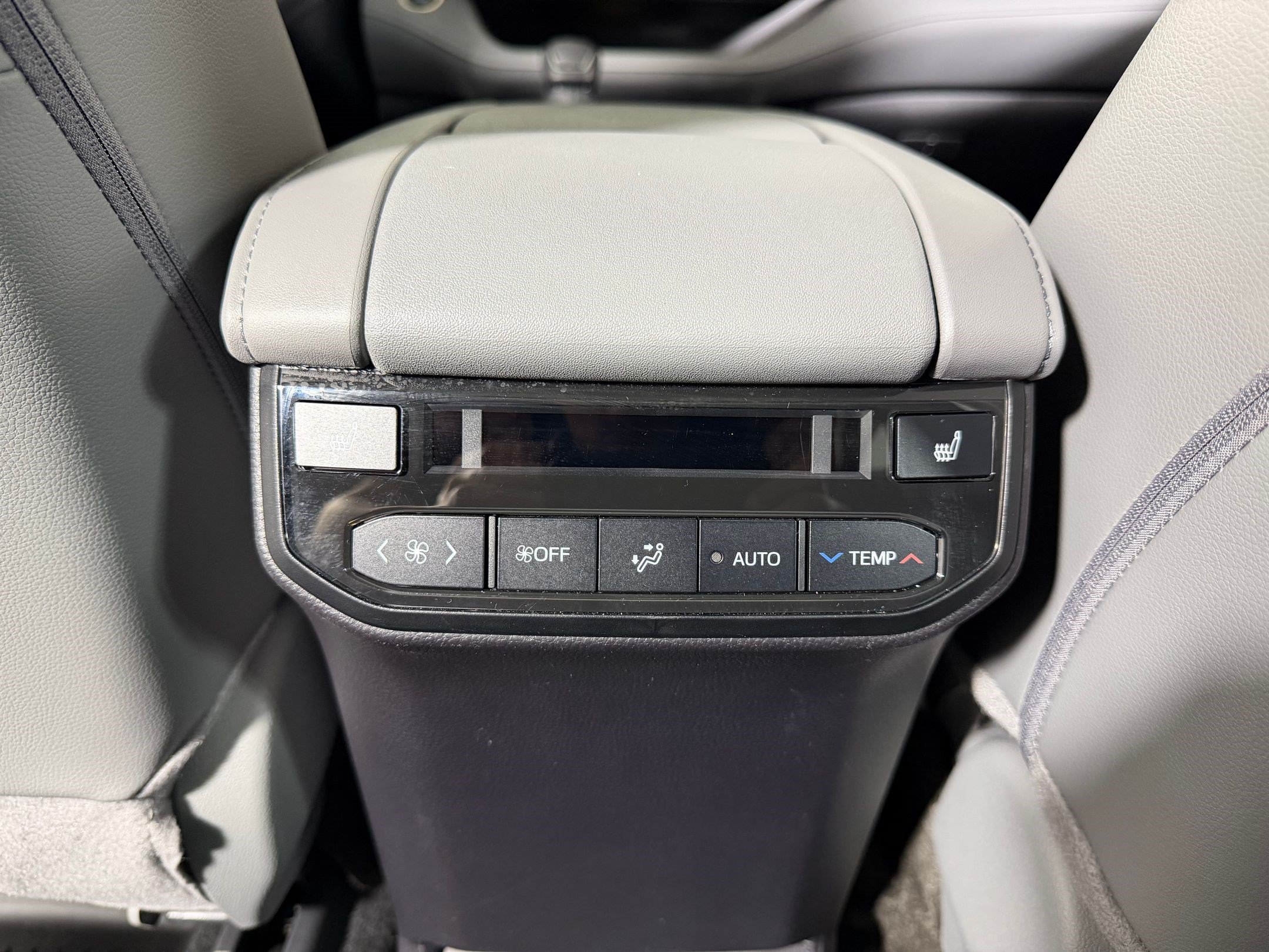 Used 2024 Toyota Highlander Platinum FWD image 26