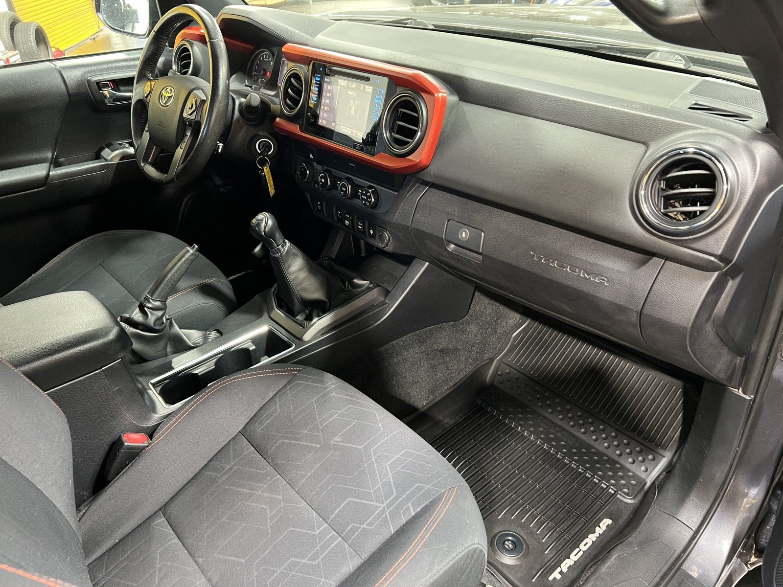Used 2019 Toyota Tacoma TRD Off-Road w/ Technology Package AWD/4WD image 16