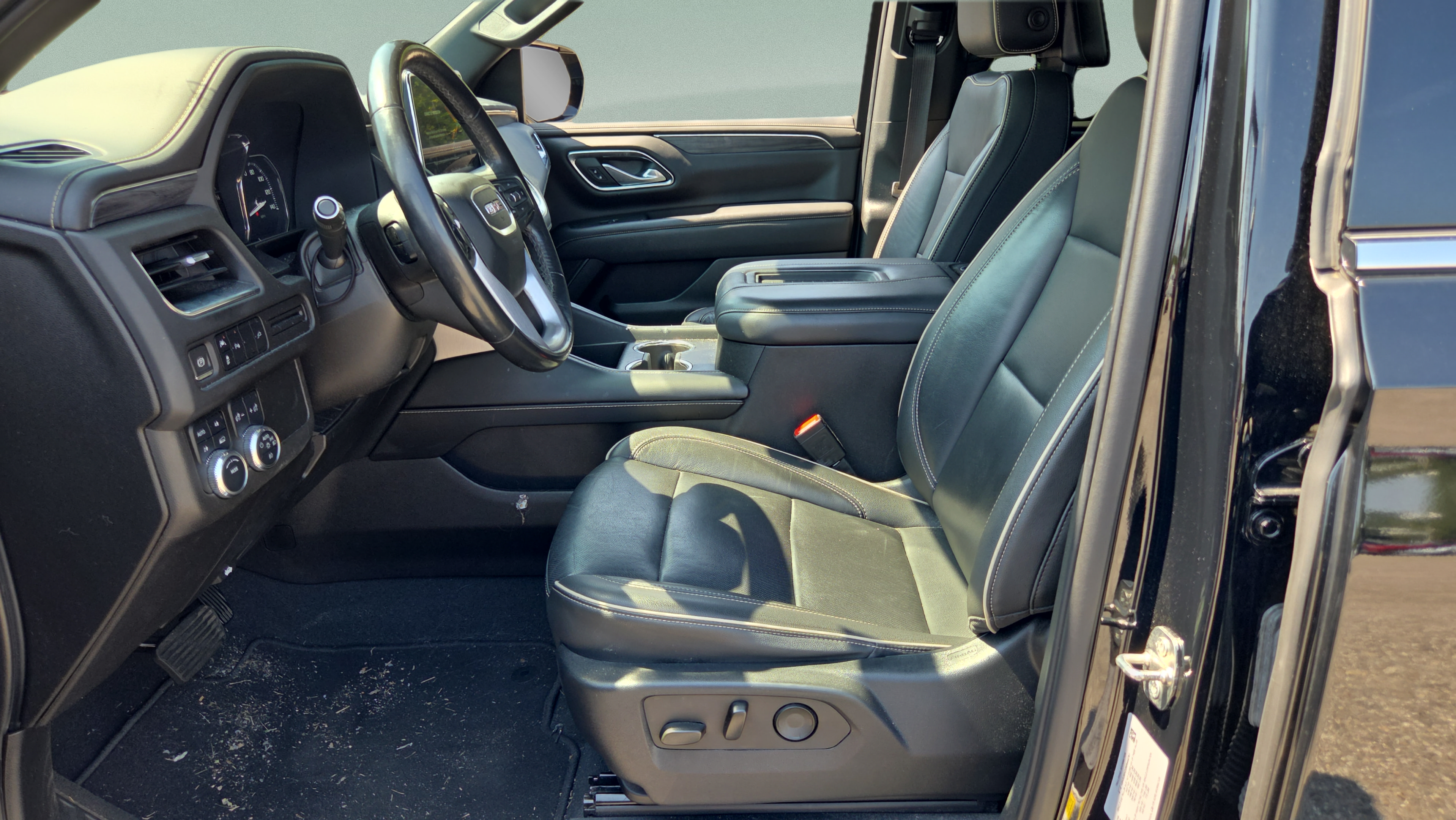 Used 2021 GMC Yukon SLT w/ Rear Media and Nav Package AWD/4WD image 9