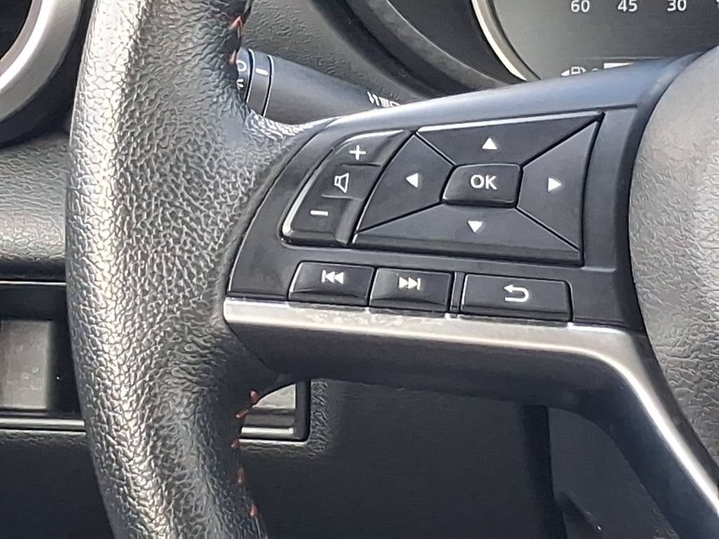Certified 2025 Nissan Versa SR FWD image 10