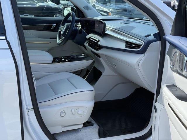 Used 2025 Buick Enclave Avenir image 7