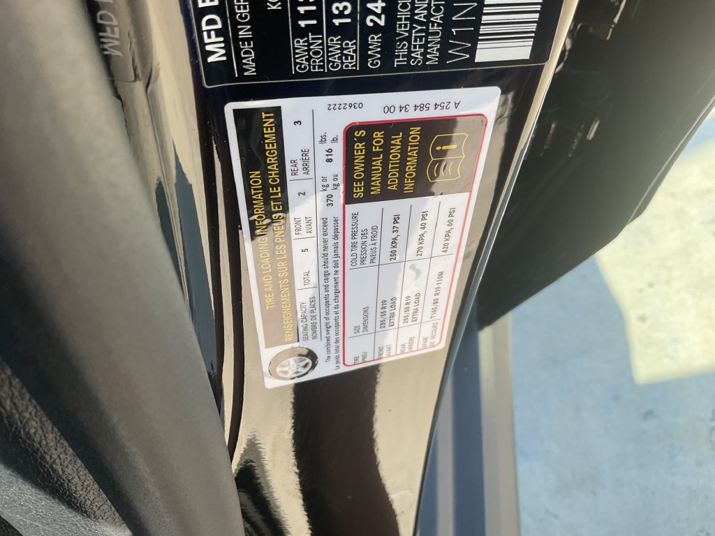 Used 2025 Mercedes-Benz GLC 300 image 32