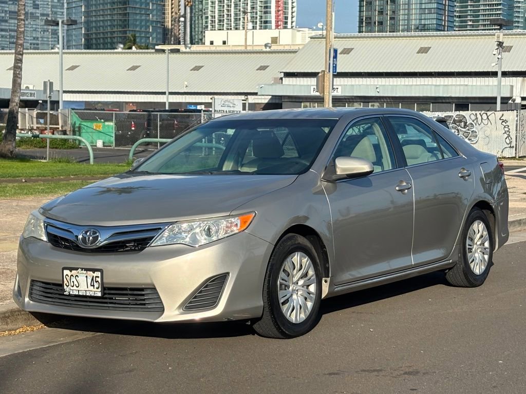 Used 2014 Toyota Camry SE image 1
