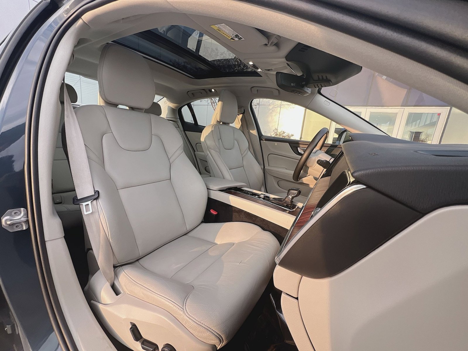 Used 2021 Volvo S60 T5 Momentum image 27