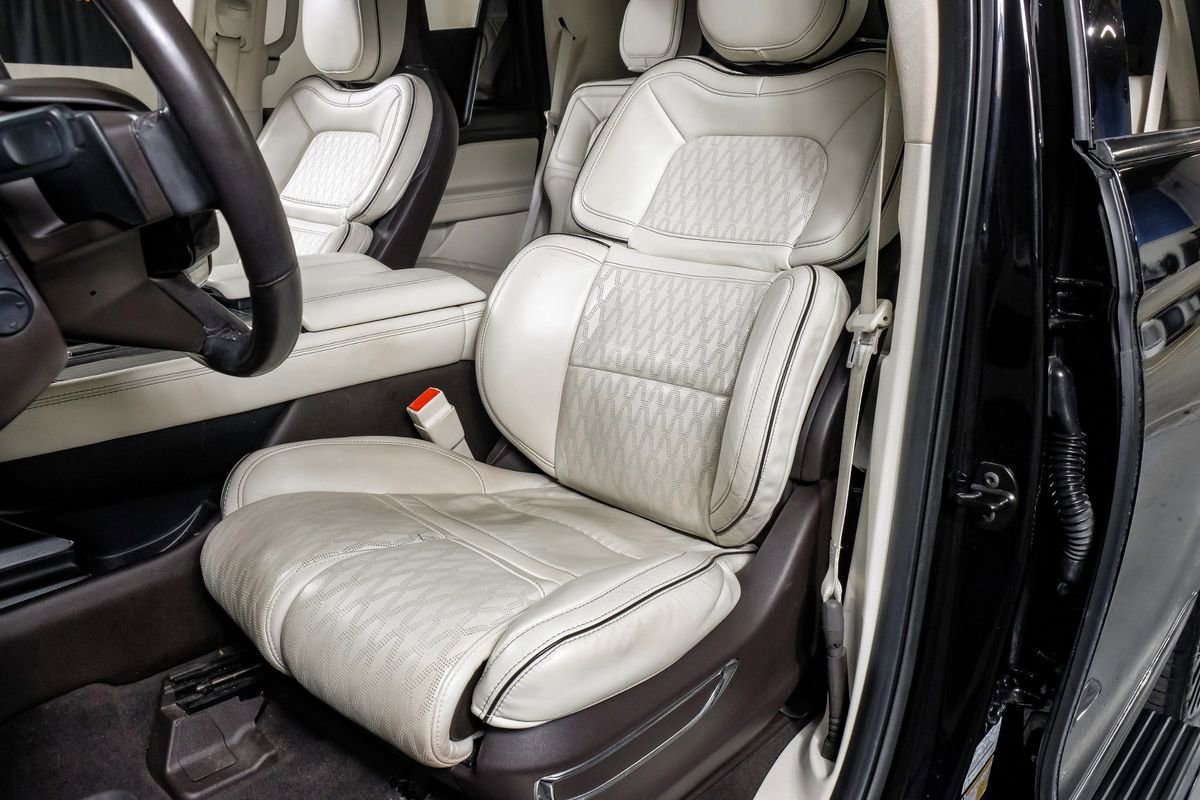 Used 2020 Lincoln Navigator Black Label w/ Cargo Convenience Package AWD/4WD image 29