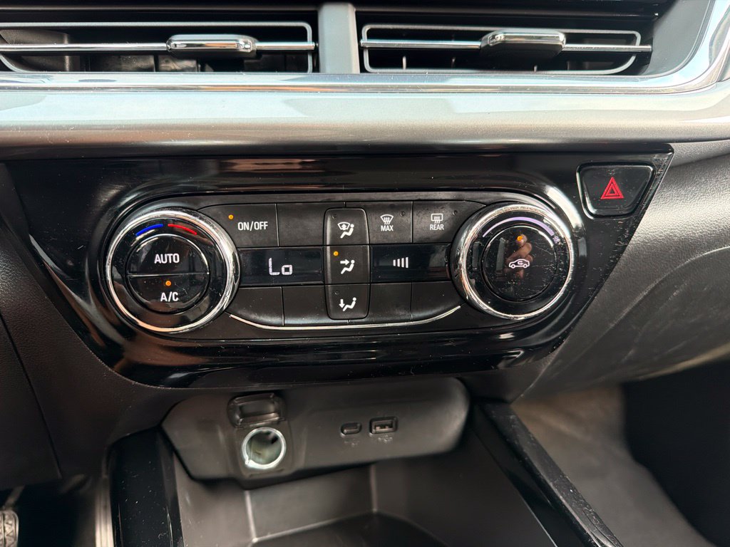 Used 2025 Chevrolet Trax LT FWD image 12