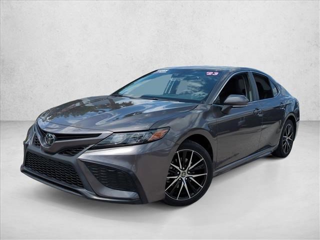 Used 2023 Toyota Camry SE FWD image 1