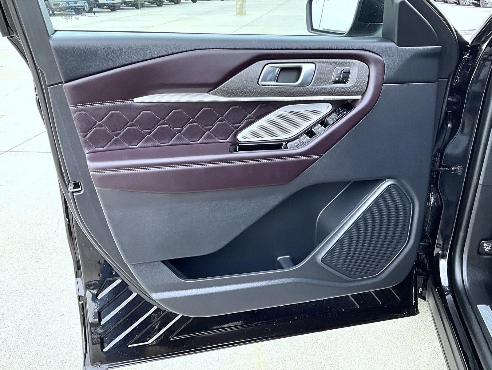 Used 2025 Ford Explorer Platinum w/ LUX Leather Package image 9