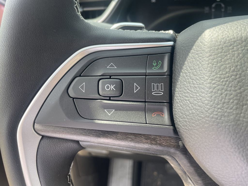 New 2025 Jeep Grand Cherokee L Limited w/ Black Appearance Package image 17