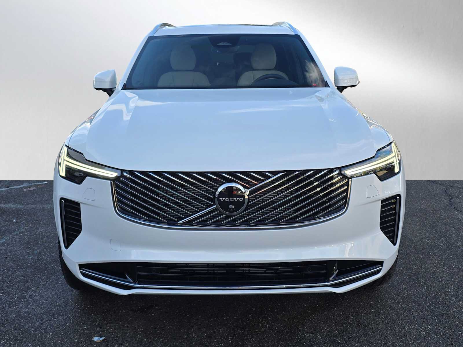 New 2026 Volvo XC90 B6 Plus w/ Protection Package Premier AWD/4WD image 8