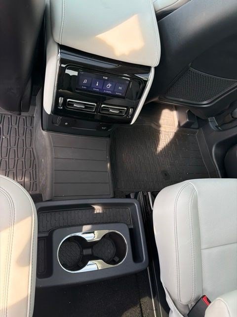 Used 2025 Lincoln Aviator 2WD image 40