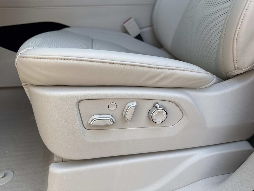 New 2026 Cadillac Escalade Platinum Sport w/ LPO, ONYX Package AWD/4WD image 21