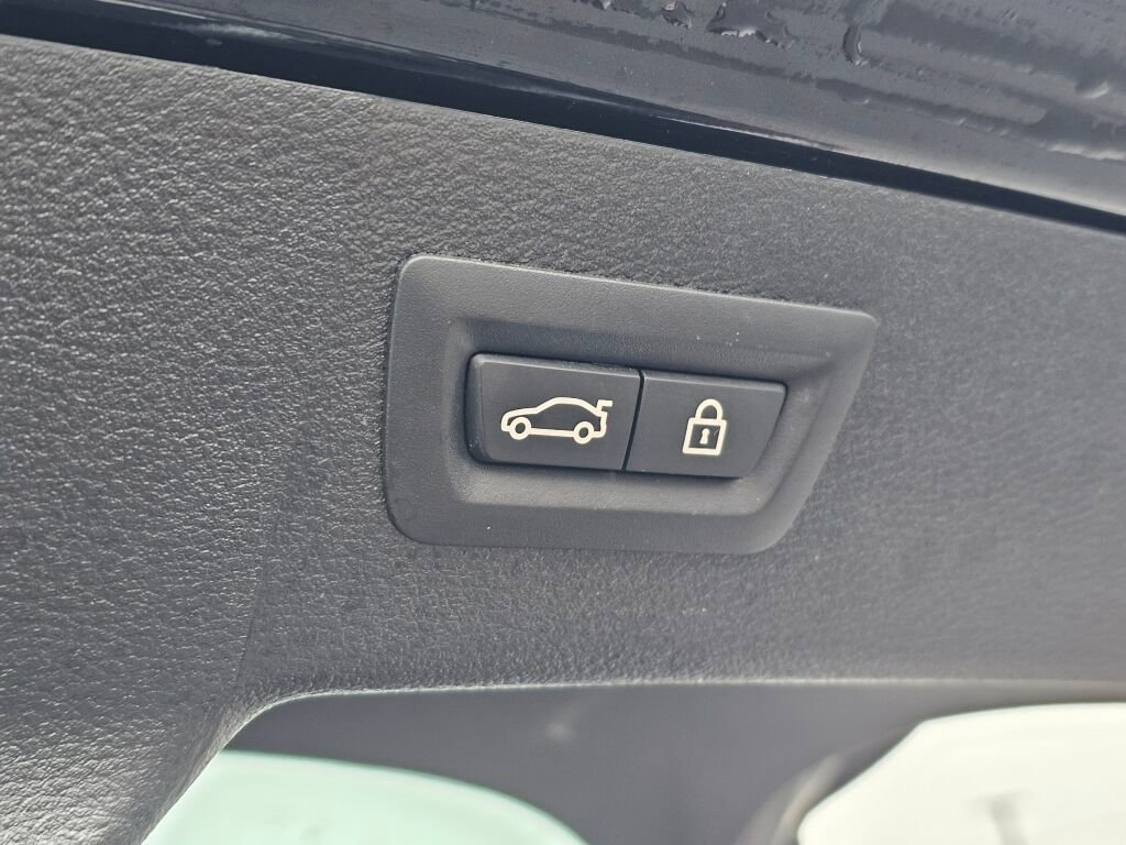 Used 2017 BMW X6 xDrive50i image 16