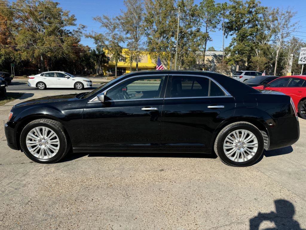 Used 2013 Chrysler 300 C image 8
