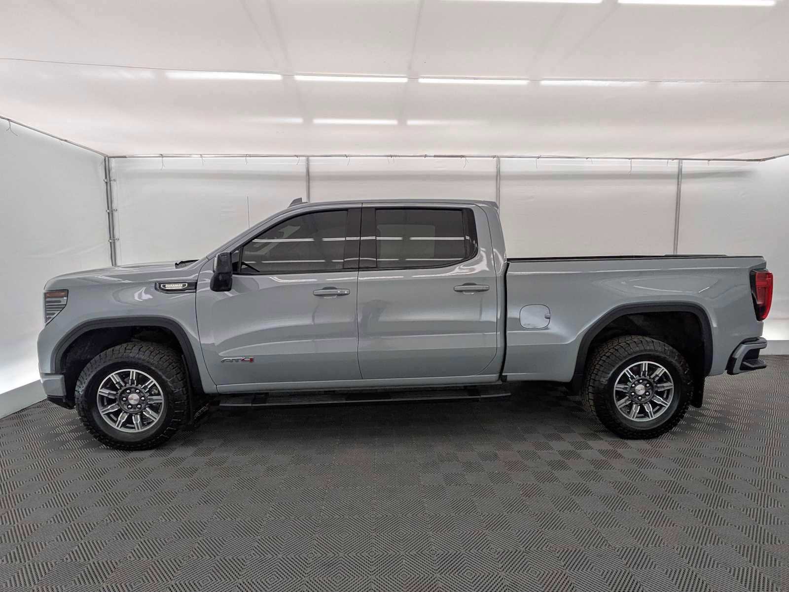 Used 2024 GMC Sierra 1500 AT4 w/ Technology Package AWD/4WD image 3