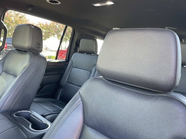 Used 2024 Chevrolet Suburban LT RWD image 22