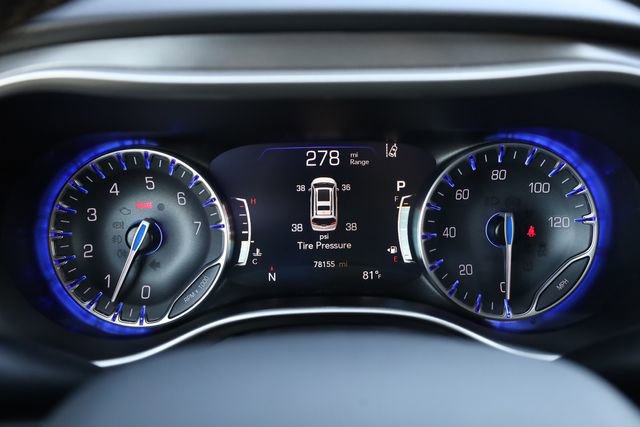 Used 2023 Chrysler Pacifica Touring-L image 19