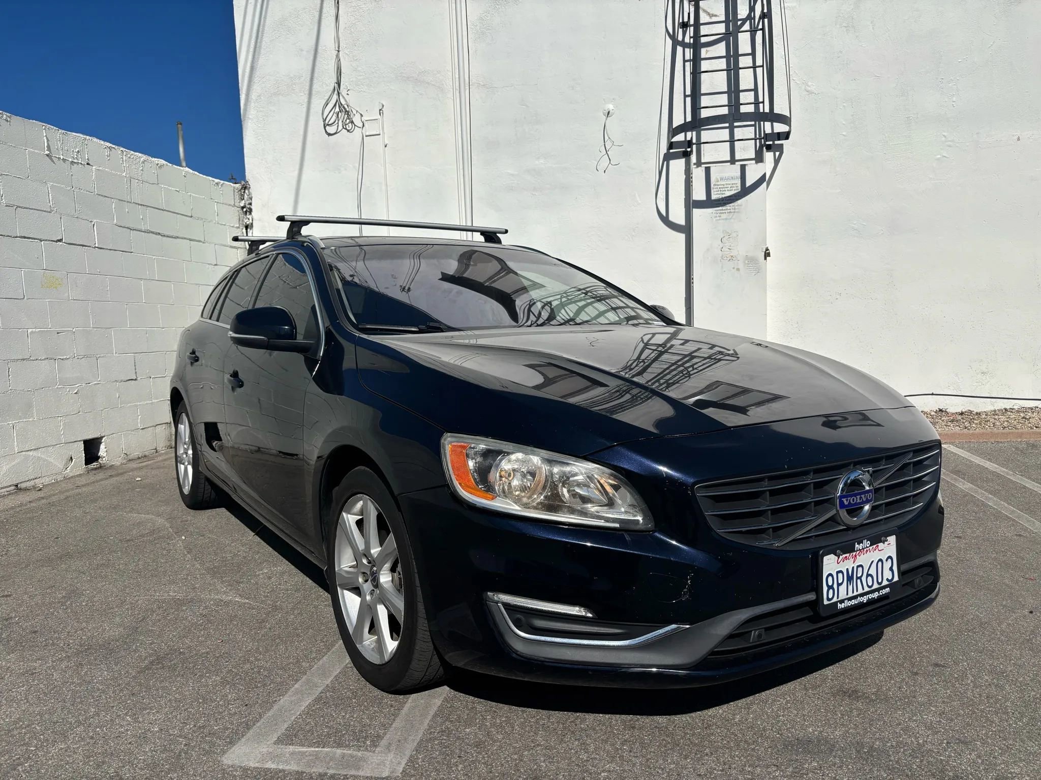 Used 2017 Volvo V60 T5 Premier w/ Convenience Package image 4