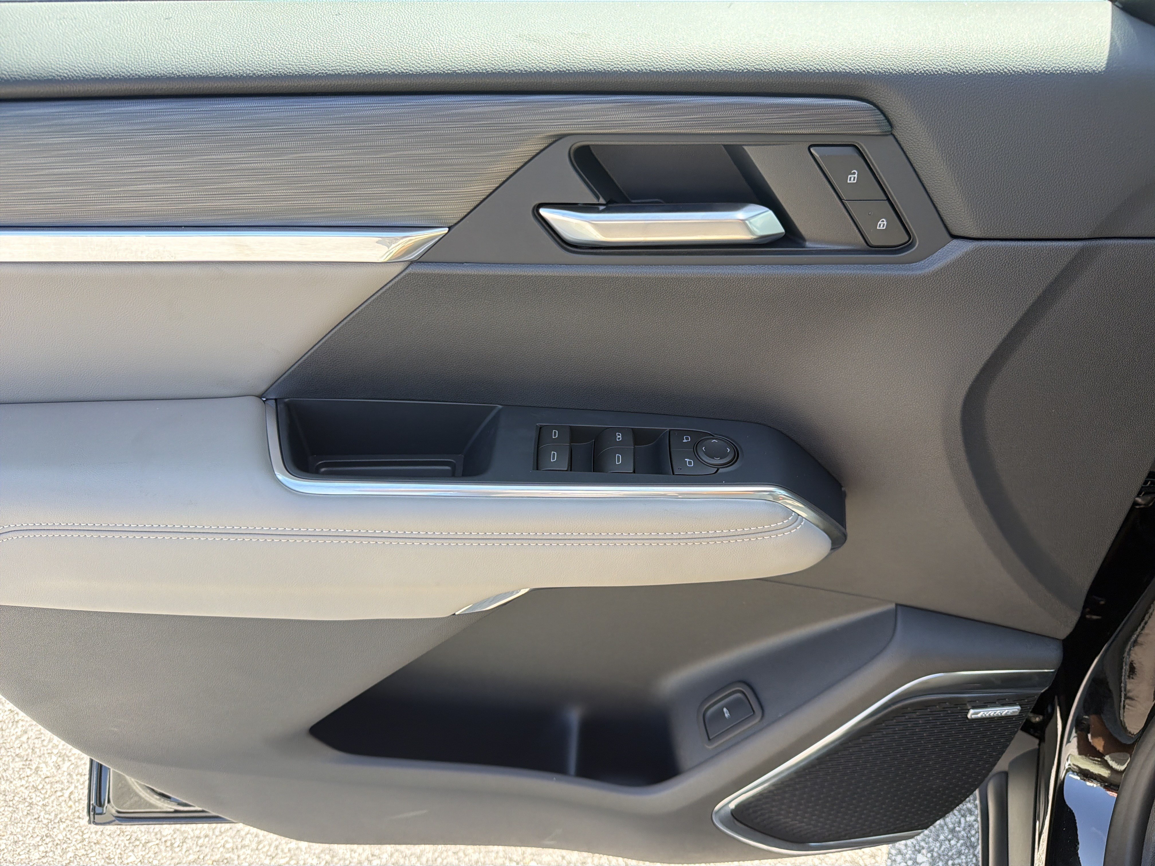 New 2026 GMC Acadia Elevation w/ Black Edition FWD image 11