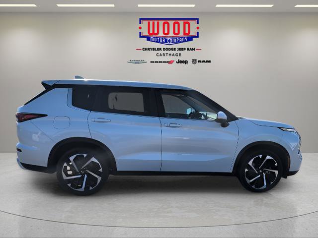 Used 2024 Mitsubishi Outlander AWD image 2