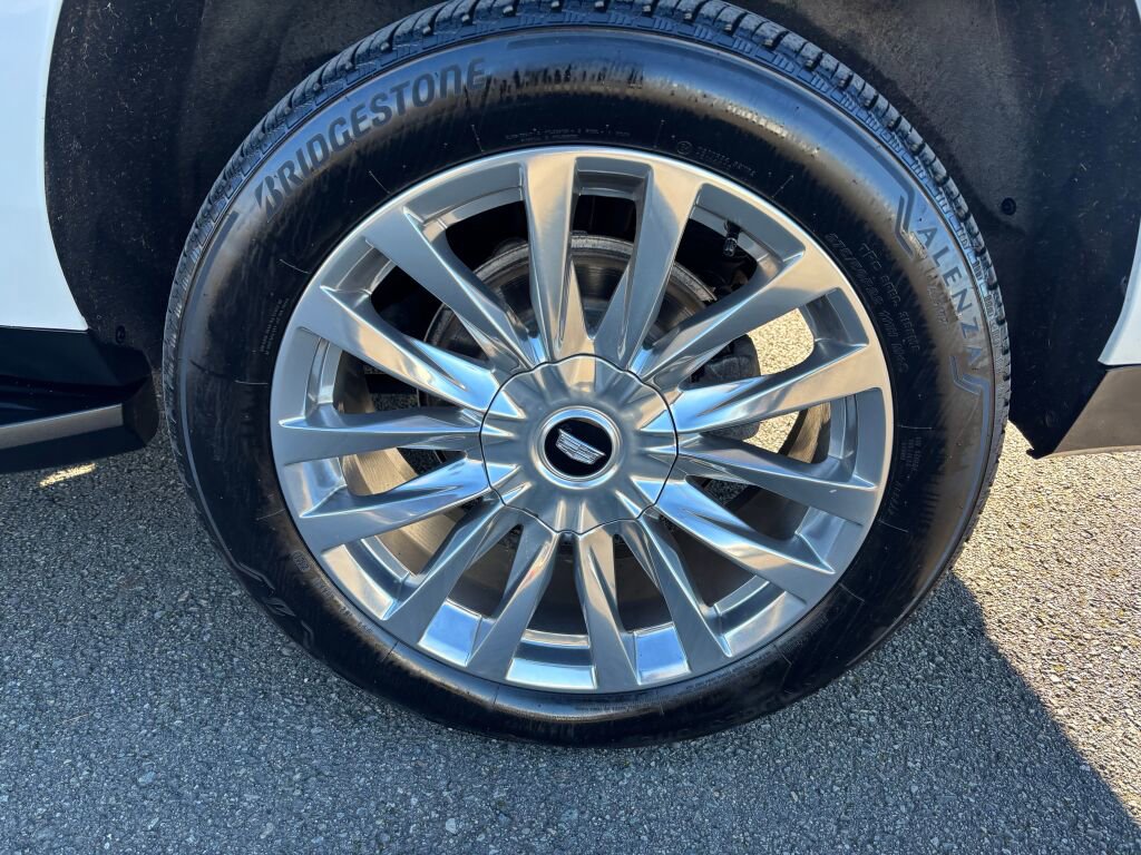 Used 2024 Cadillac Escalade ESV Luxury image 9