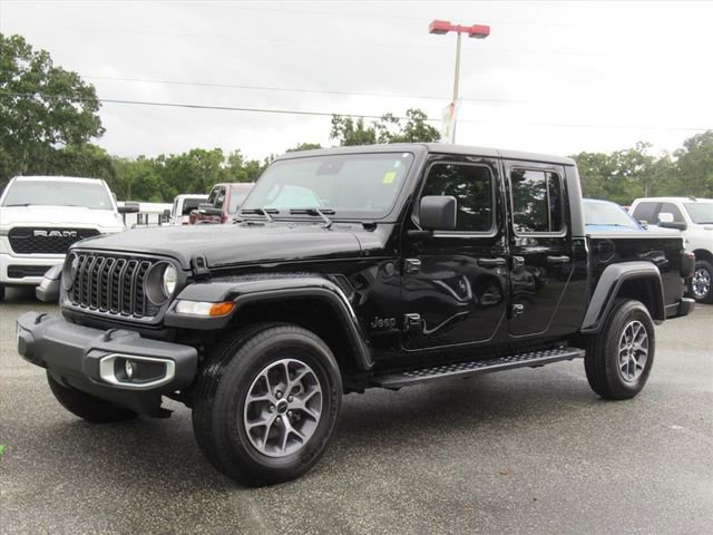 Used 2024 Jeep Gladiator Sport image 3