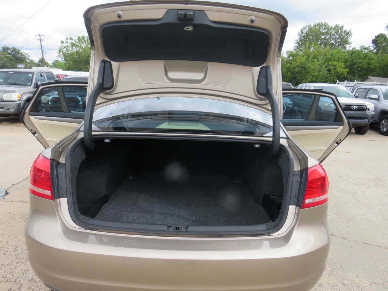 Used 2015 Volkswagen Passat TDI SE FWD image 37