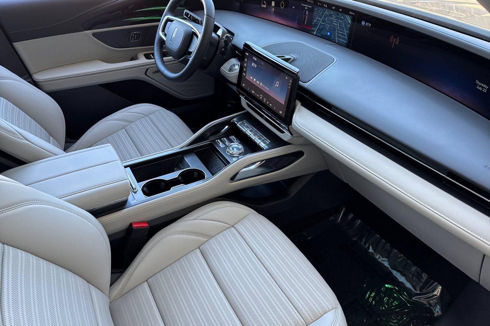 New 2026 Lincoln Nautilus Reserve AWD/4WD image 12