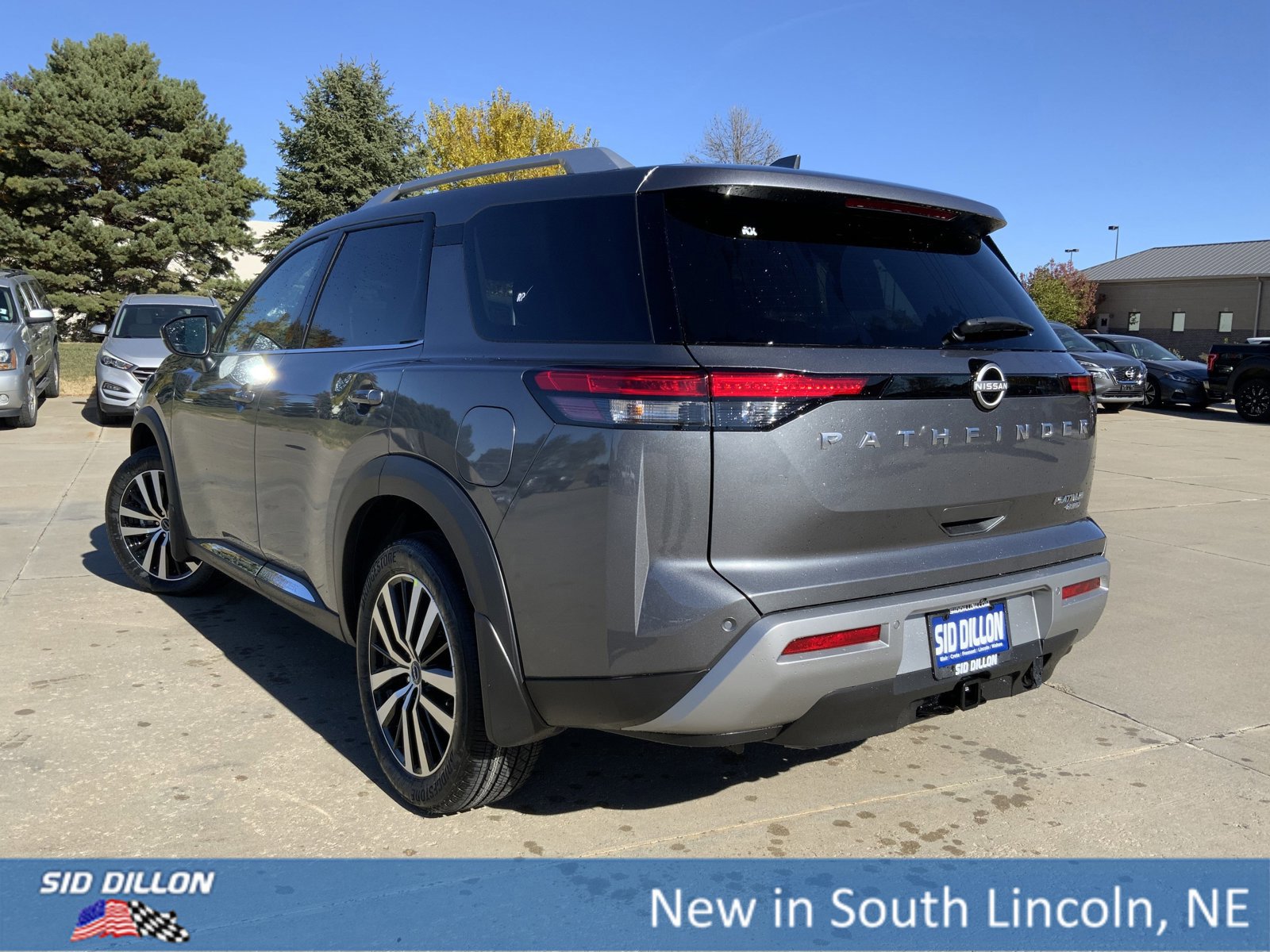 New 2025 Nissan Pathfinder Platinum image 3